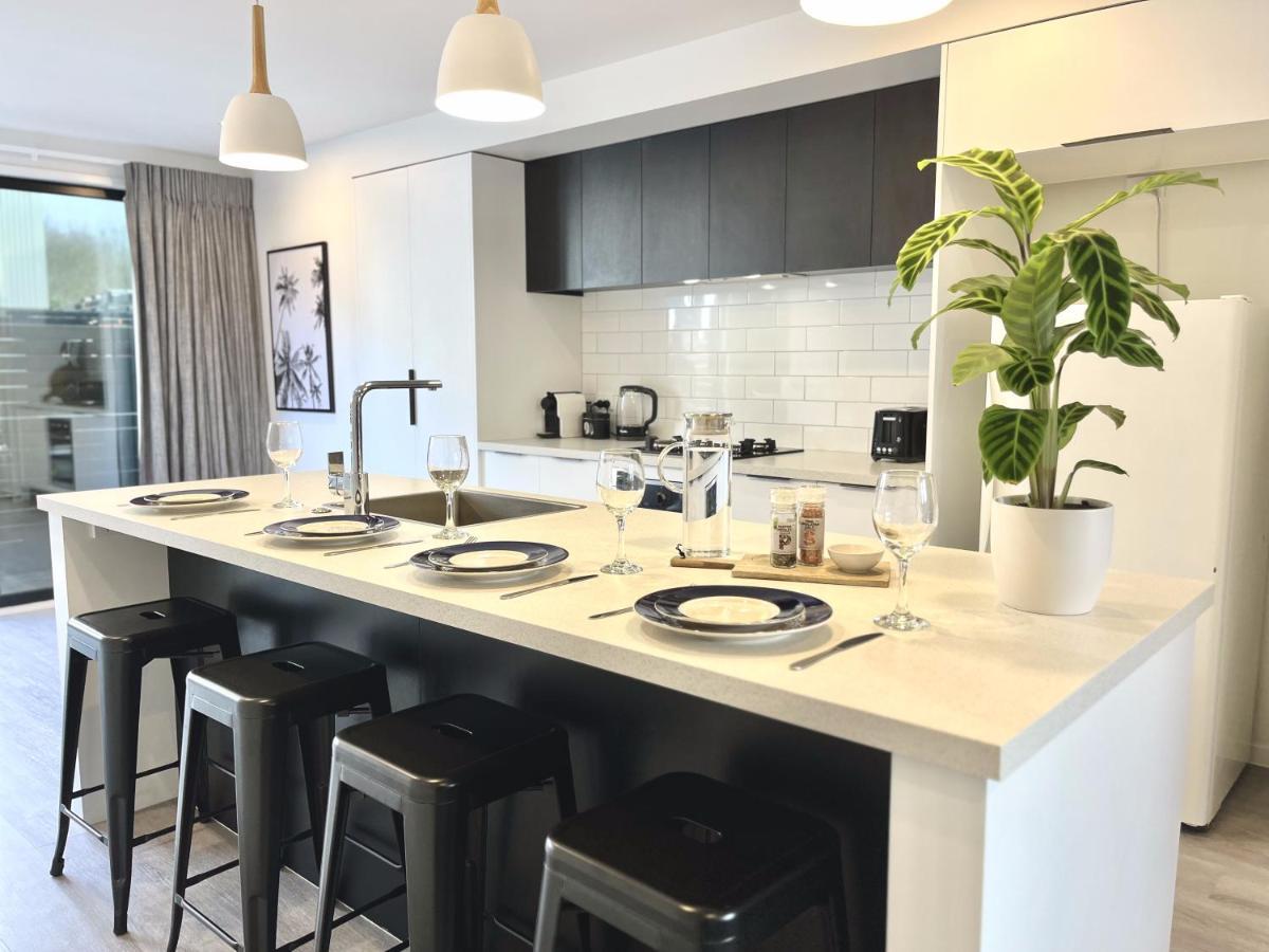 Modern & Central City - By Kosh Bnb Hamilton Eksteriør billede